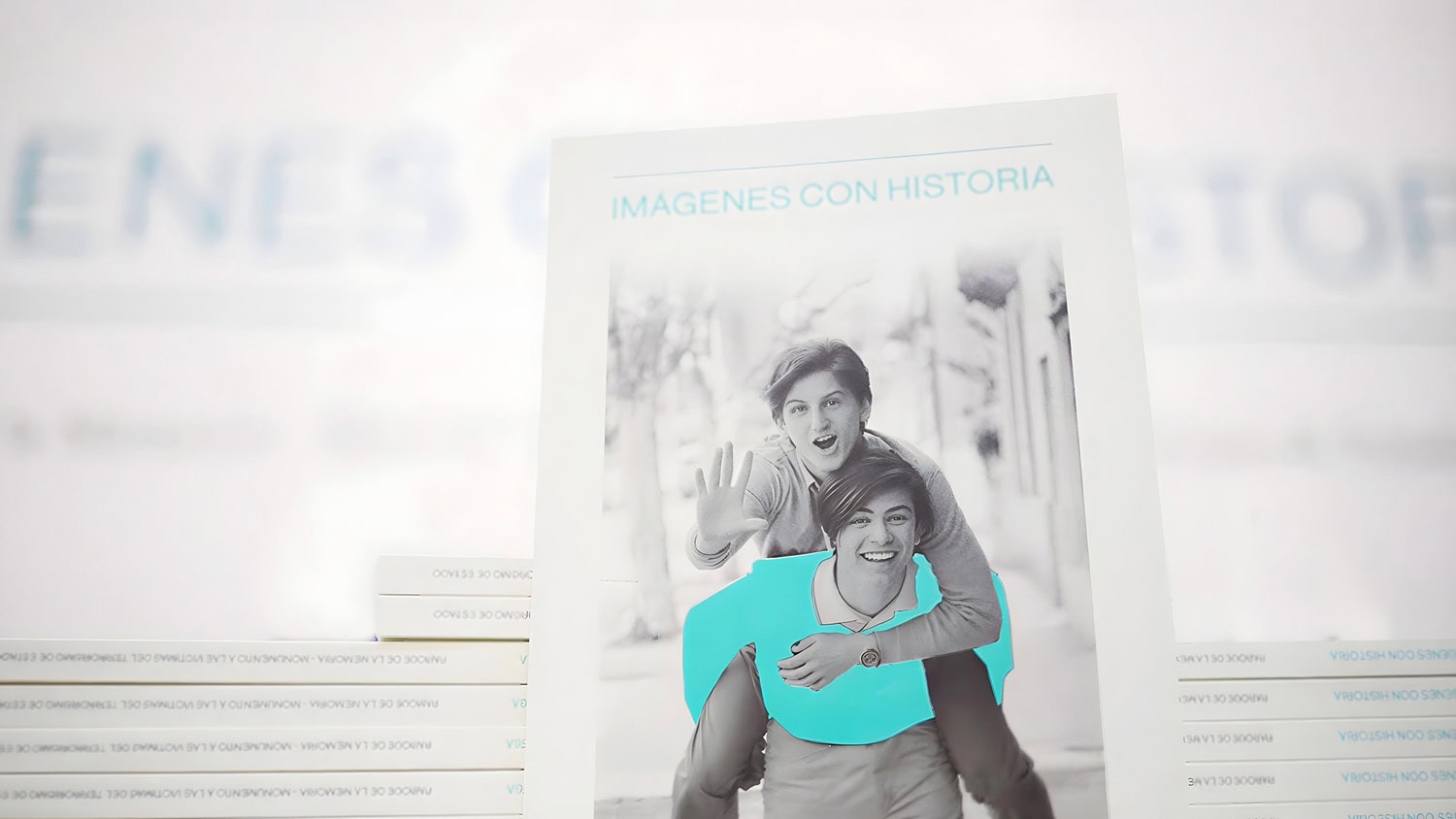 Mockup de portada de publicación para proyecto Imágenes con Historia.