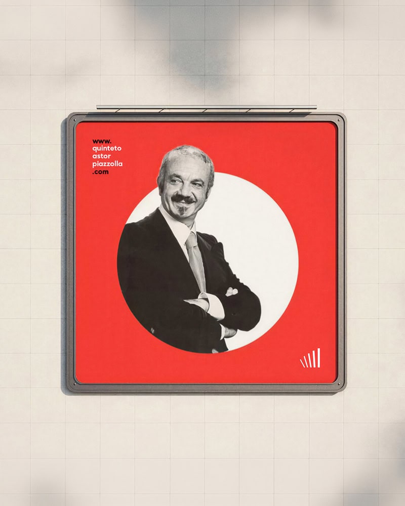 Cartel publicitario con retrato en blanco y negro de Quinteto Astor Piazzolla.